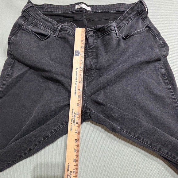 Levi's Women's Jeans Black Wash Straight Leg Classic Fit Size 14 - Picture 4 of 6